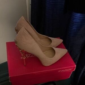 Shoe Dazzle Tan and Gold Stiletto Heels